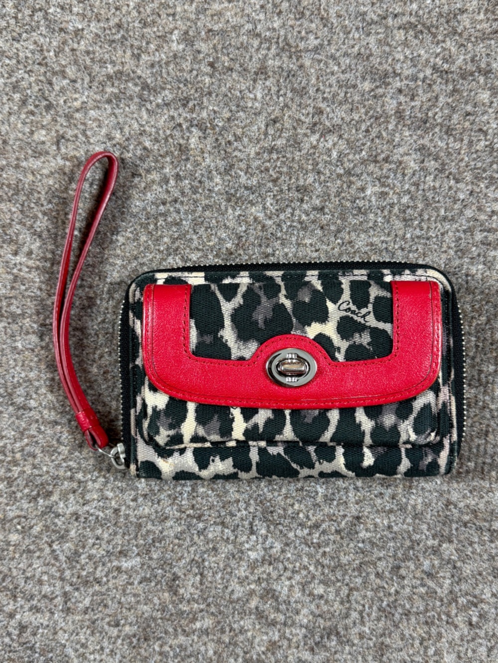 Women’s wristlet